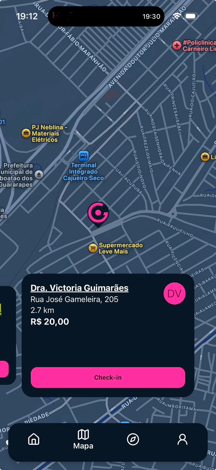Captura do Gymtime Go: mapa com marcador rosa, cartão de um serviço e botão de check-in, além da navegação inferior.